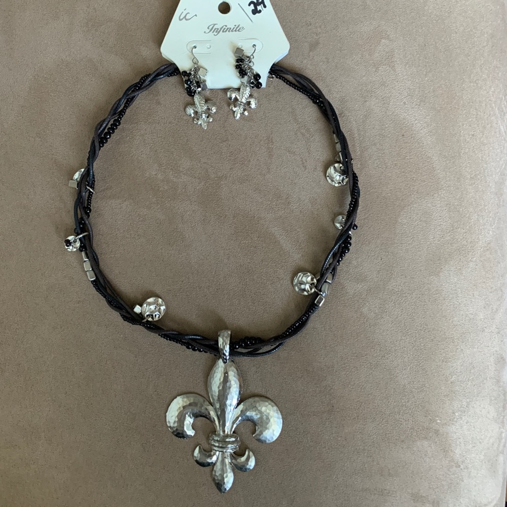 ic infinite Fleur de lis necklace